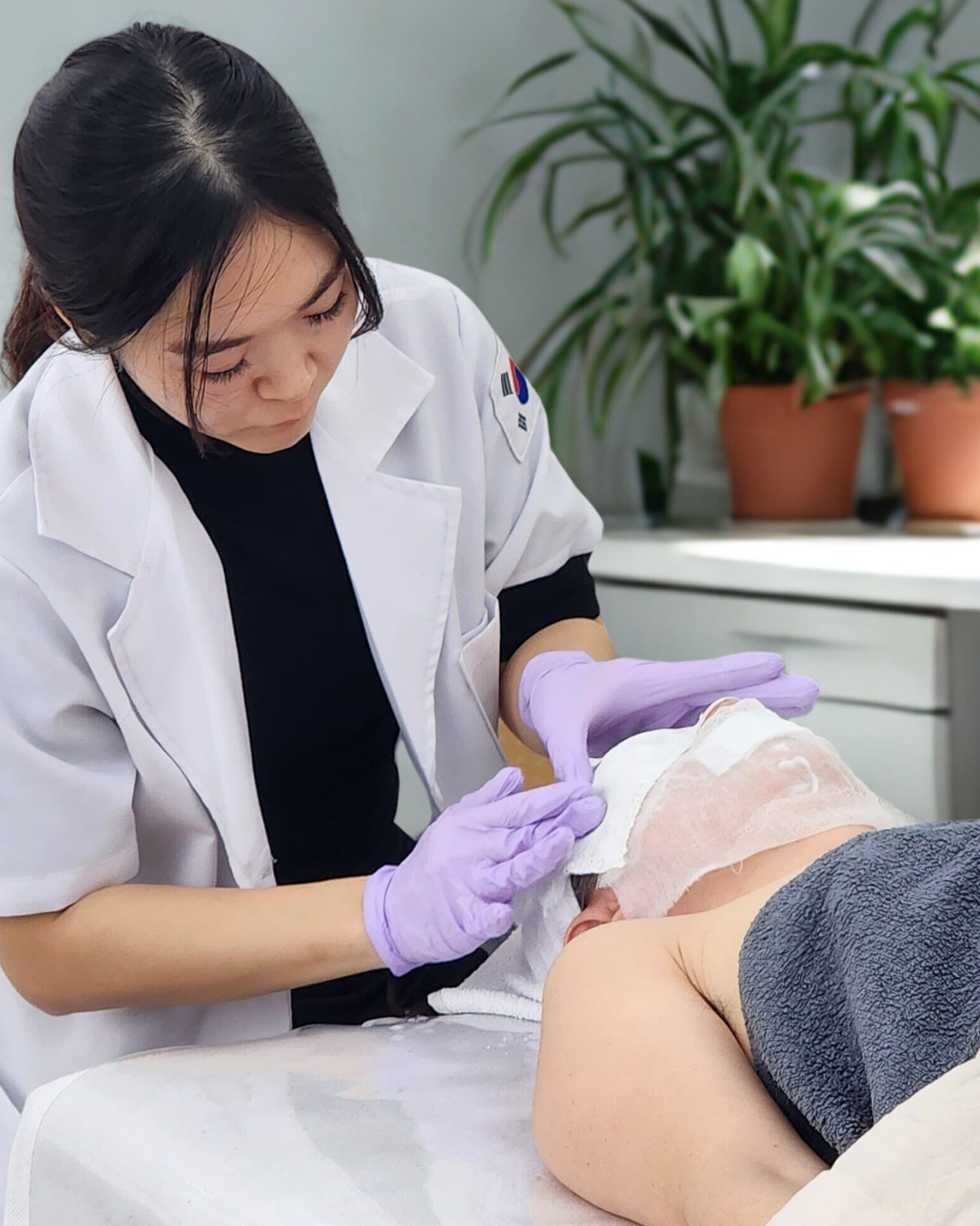 Hanseol Beauty founder performing Korean face sculpting treatment in Kuala Lumpur